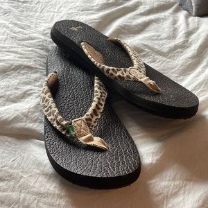 Sanuk flip flops! NWOT